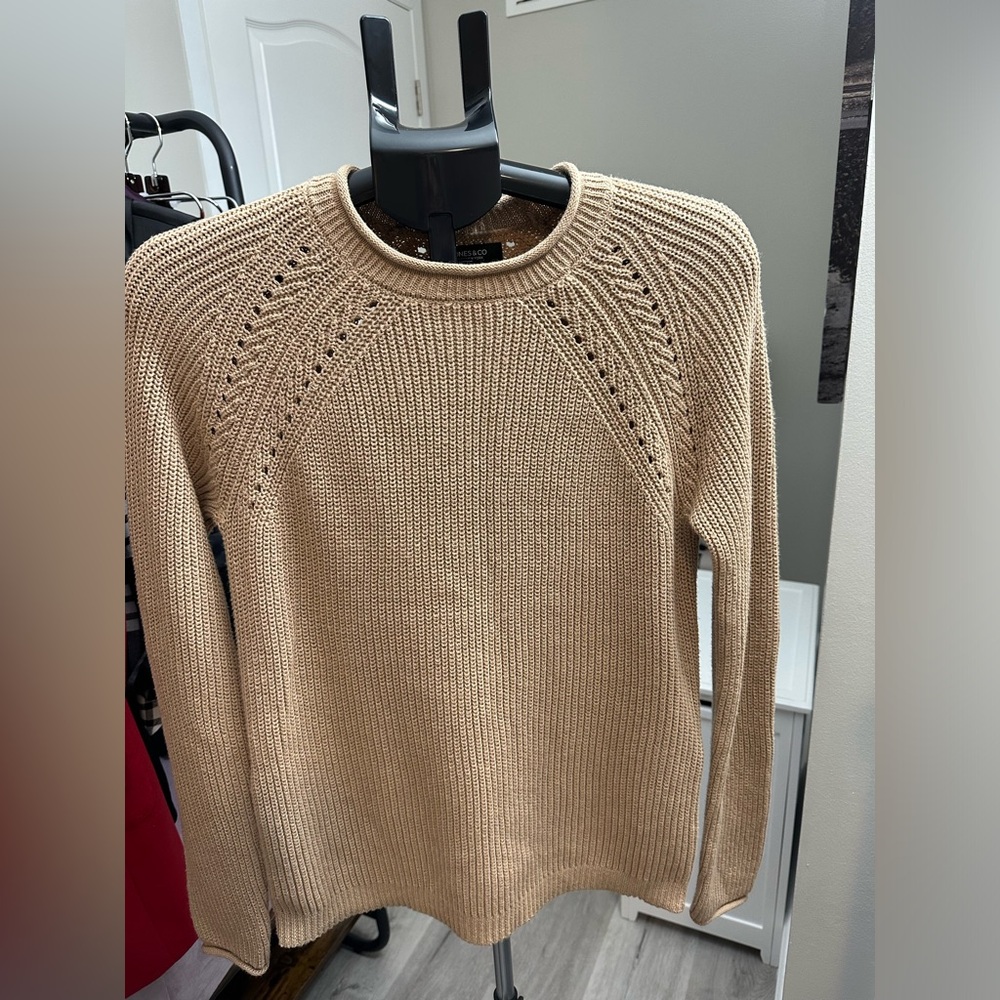 Sweater without tag. In perfect condition.